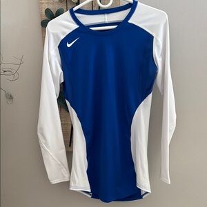 119. Nike Women's Blue and White Long Sleeve Top Size M pre owned